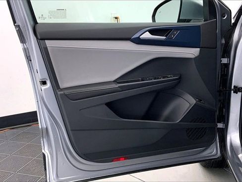 Used 2024 Volkswagen Taos SE image 23