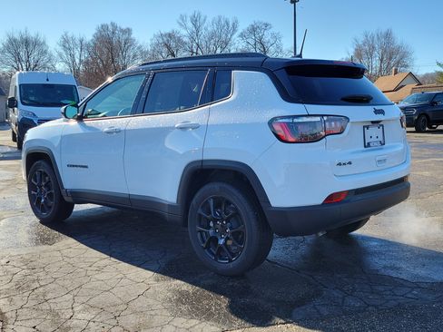 Used 2024 Jeep Compass Latitude w/ Convenience Group image 3