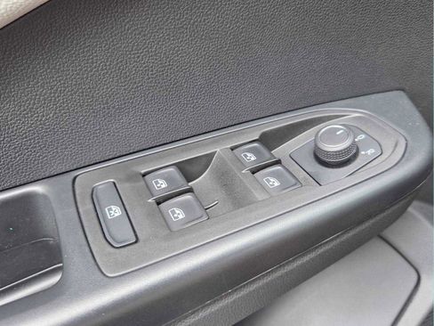 Used 2025 Volkswagen Taos S FWD image 39