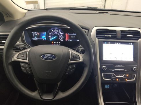 Used 2019 Ford Fusion SE FWD image 22