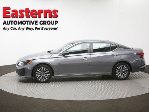 Used 2025 Nissan Altima 2.5 SV FWD image 59