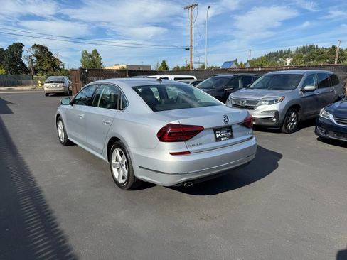 Used 2018 Volkswagen Passat 2.0T SE w/ SE Lighting Package image 7