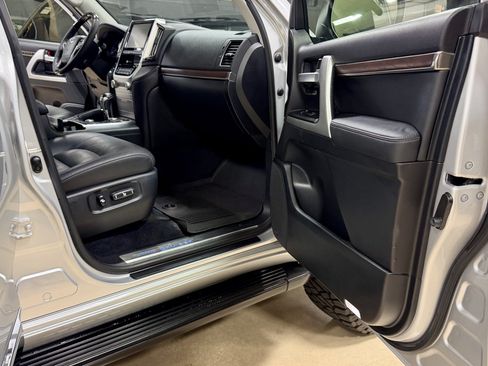 Used 2016 Toyota Land Cruiser AWD/4WD image 29