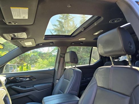 Used 2023 Chevrolet Traverse RS AWD/4WD image 14