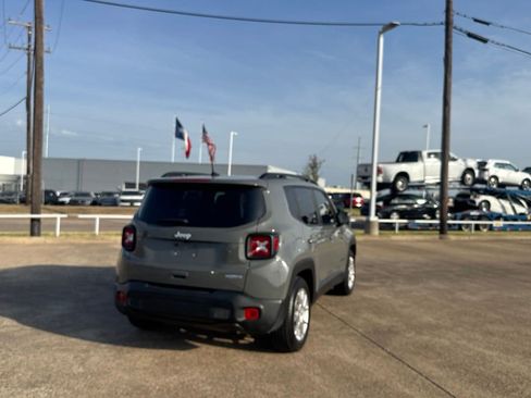 Used 2020 Jeep Renegade Latitude FWD image 21