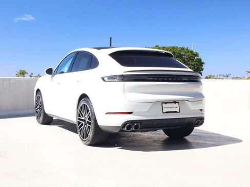 New 2026 Porsche Cayenne Coupe AWD/4WD image 3