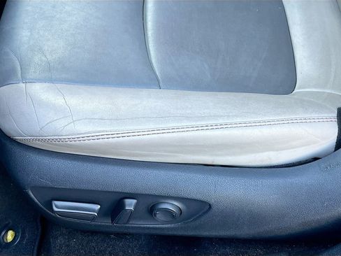 Used 2019 Toyota RAV4 XLE Premium image 19