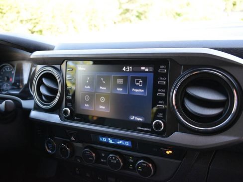 Used 2022 Toyota Tacoma TRD Sport w/ Technology Package AWD/4WD image 22