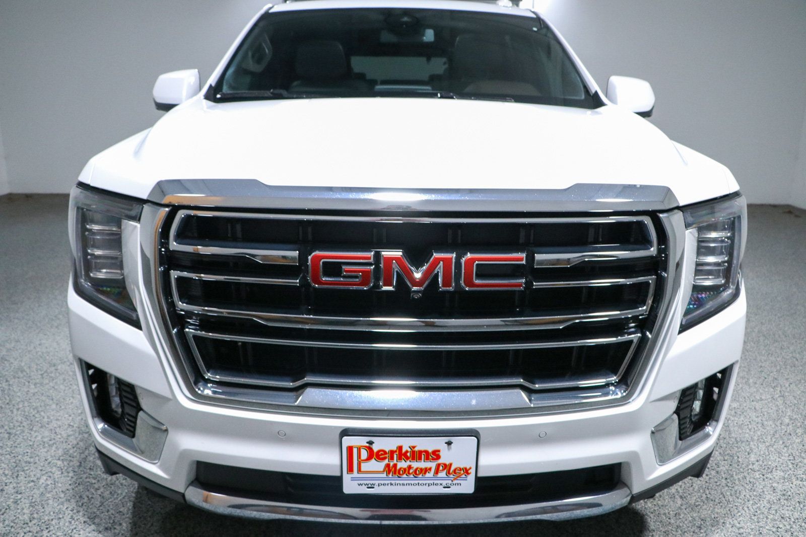 Used 2023 GMC Yukon SLT w/ SLT Premium Package AWD/4WD image 4
