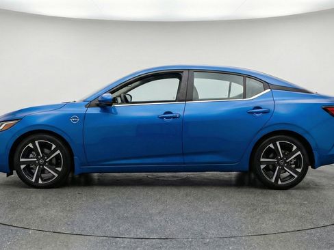 Used 2025 Nissan Sentra SV FWD image 5