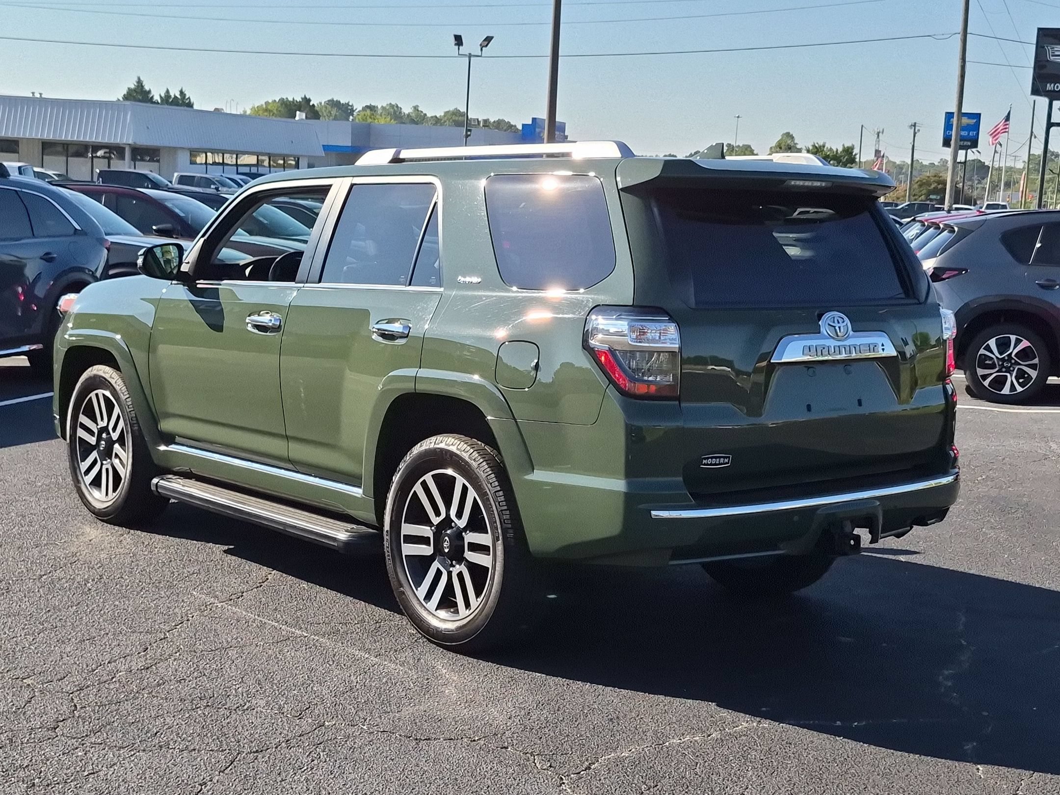 Used 2022 Toyota 4Runner Limited AWD/4WD image 3