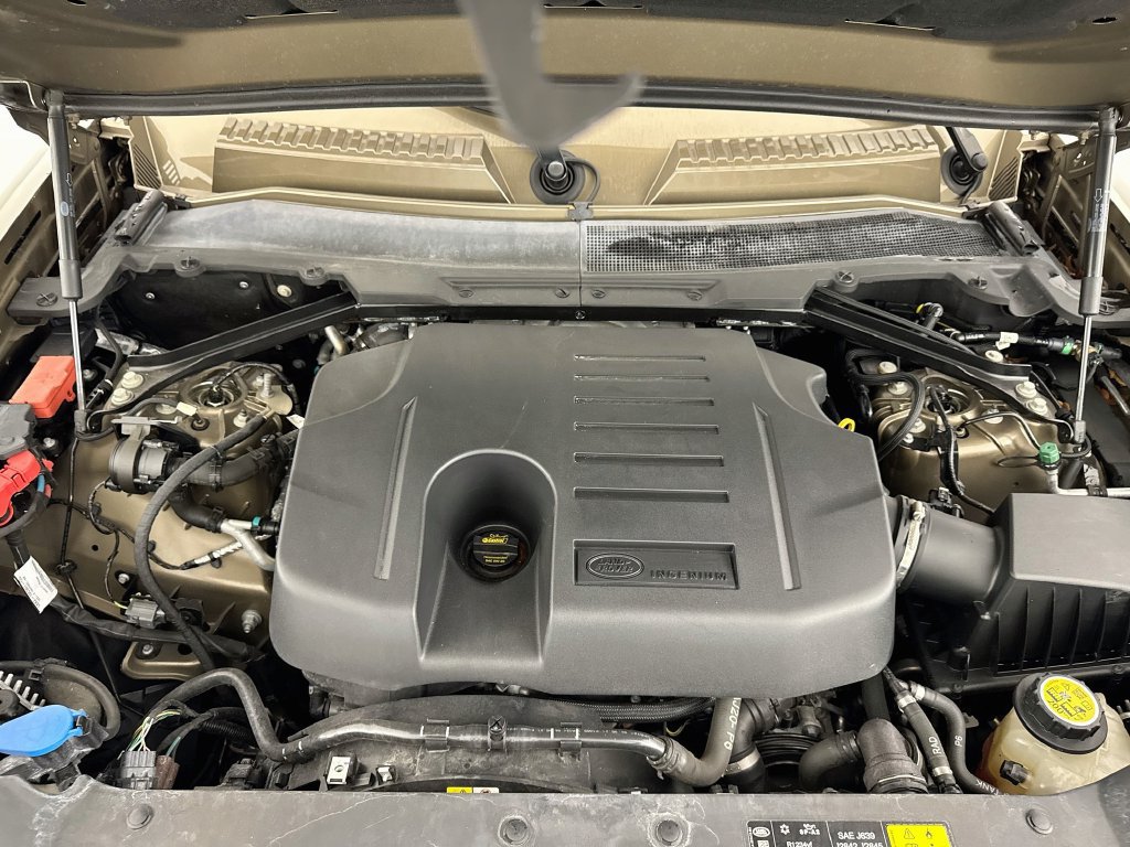 Certified 2022 Land Rover Defender 110 X-Dynamic HSE AWD/4WD image 29
