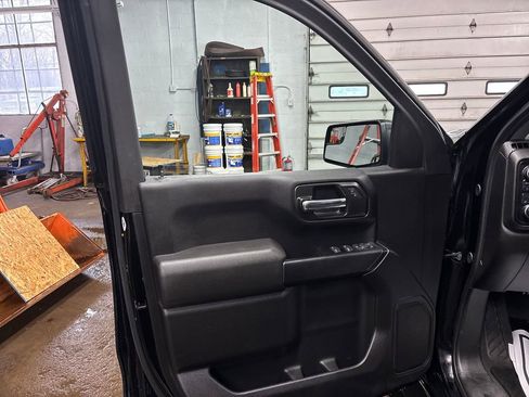 Used 2024 Chevrolet Silverado 1500 Custom AWD/4WD image 28
