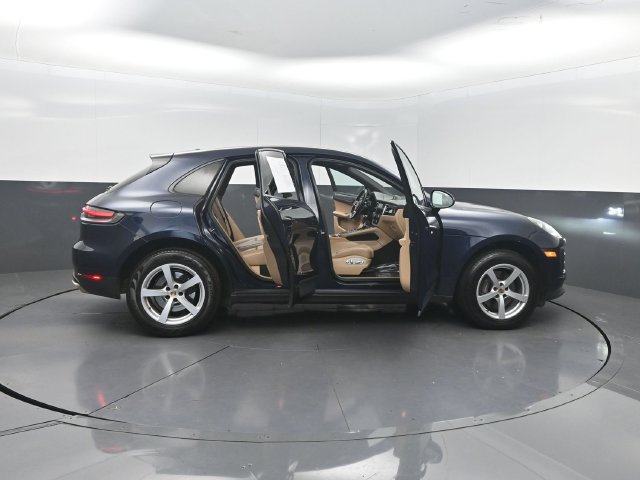 Used 2019 Porsche Macan AWD/4WD image 32