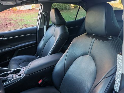 Used 2022 Toyota Camry XLE image 15