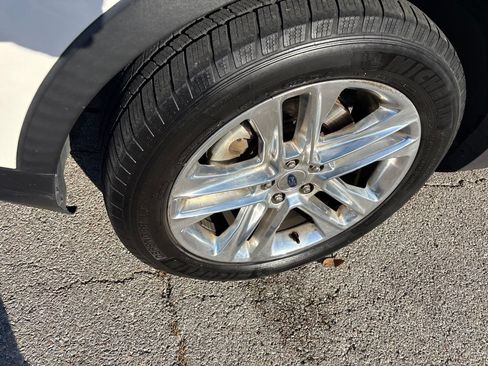 Used 2016 Ford Explorer Limited w/ Equipment Group 301A FWD image 9