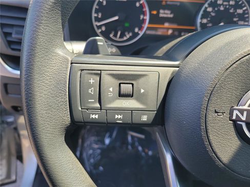 Used 2024 Nissan Rogue S FWD image 21