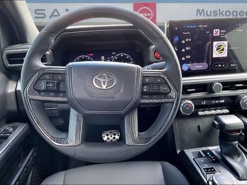 Used 2025 Toyota Tacoma TRD Sport AWD/4WD image 9