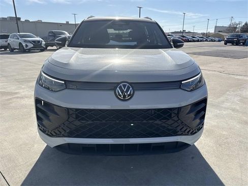 New 2026 Volkswagen Tiguan SE R-Line image 9