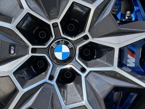 New 2026 BMW X7 xDrive40i w/ M Sport Package AWD/4WD image 11