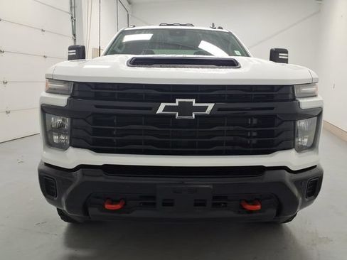Used 2025 Chevrolet Silverado 2500 Custom w/ Custom Value Package AWD/4WD image 8