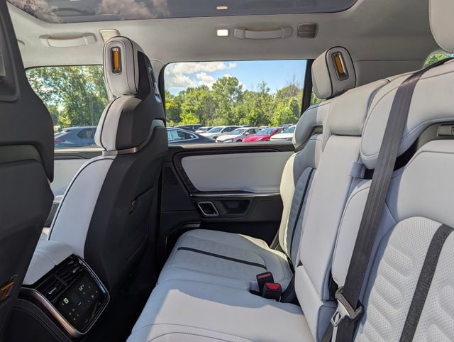 Used 2024 Rivian R1S Adventure Quad AWD/4WD image 18