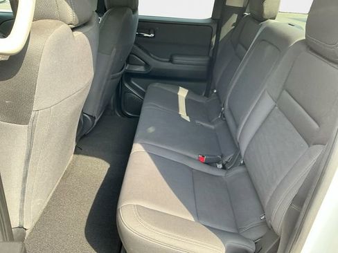 Used 2024 Nissan Frontier SV image 14