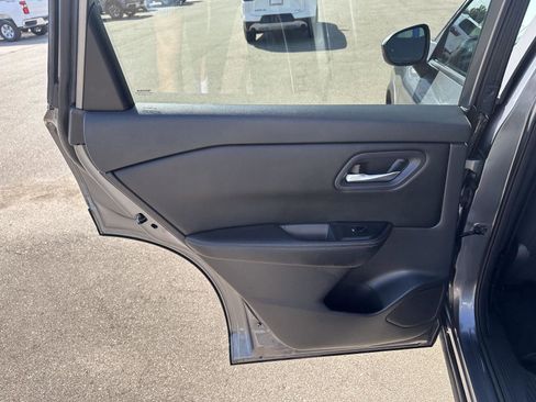 Used 2024 Nissan Rogue SV image 15