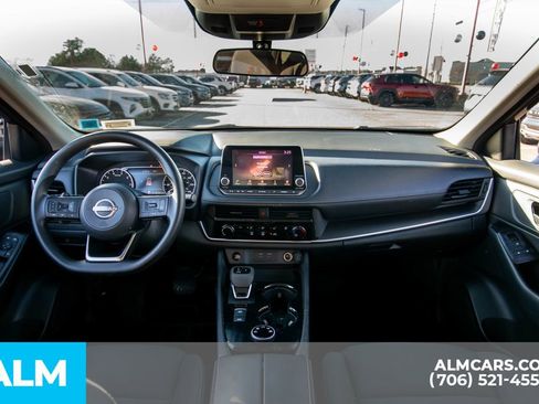 Used 2024 Nissan Rogue S image 13