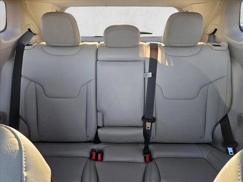 Used 2022 Jeep Compass Limited image 17