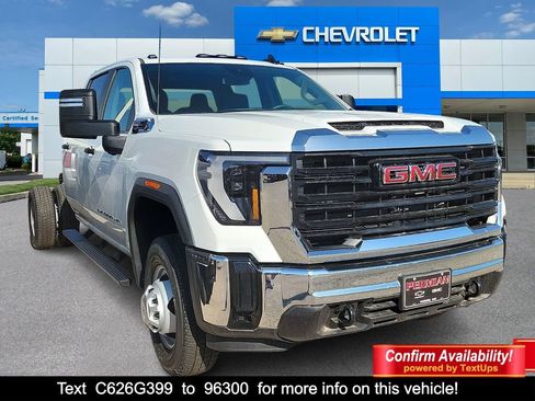 New 2026 GMC Sierra 3500 Pro AWD/4WD image 1