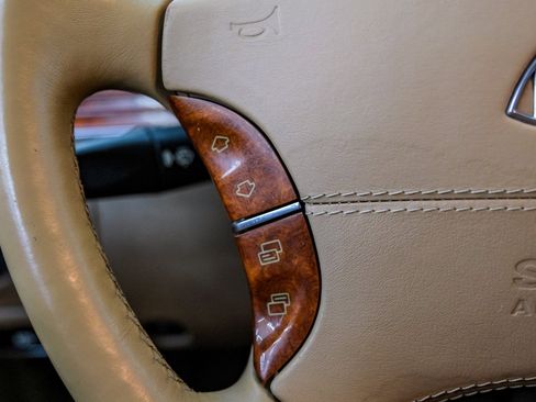 Used 2005 Maybach 57 image 16