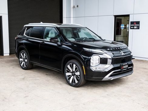 New 2025 Mitsubishi Outlander AWD image 32