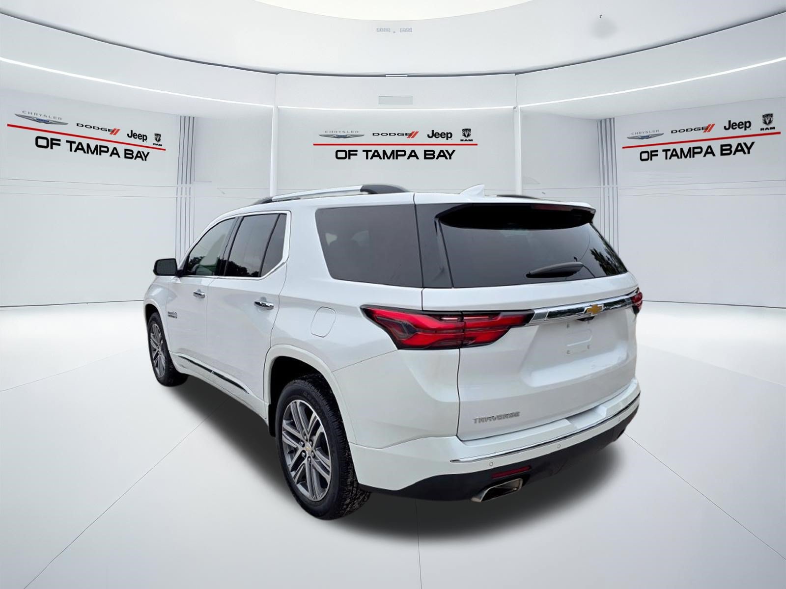 Used 2022 Chevrolet Traverse High Country FWD image 4