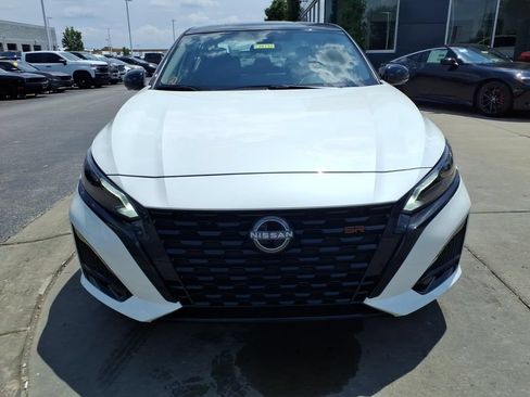 New 2026 Nissan Altima 2.5 SR w/ SR Premium Package FWD image 3