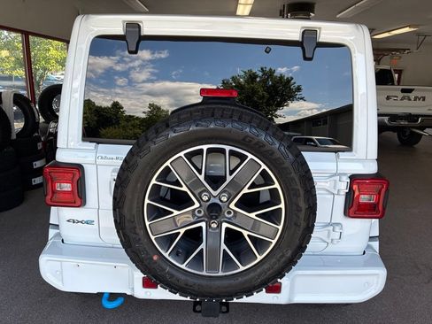 Used 2024 Jeep Wrangler High Altitude AWD/4WD image 25