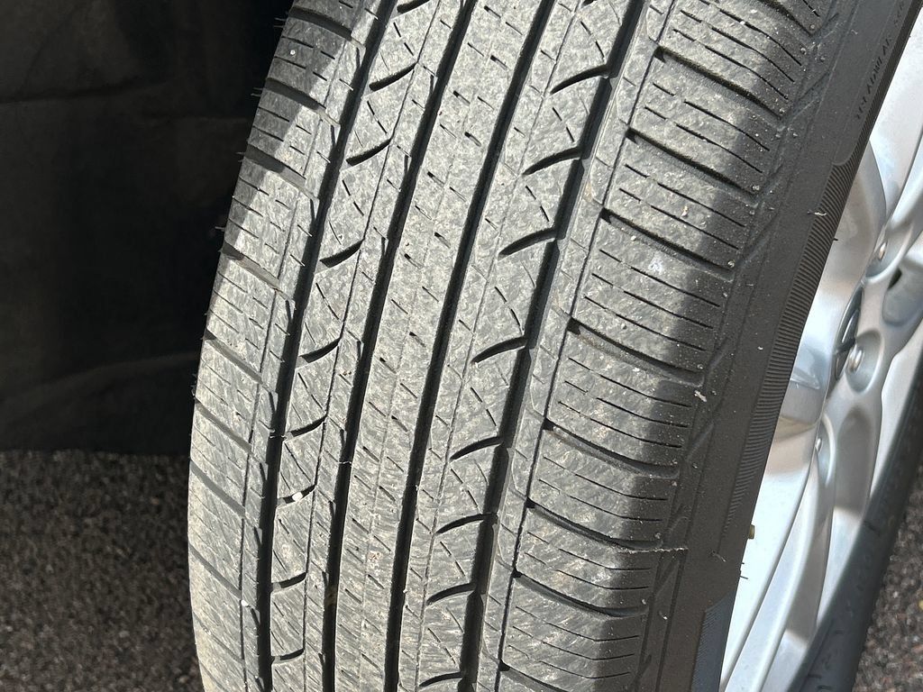 Used 2024 Chrysler Pacifica Touring-L FWD image 28