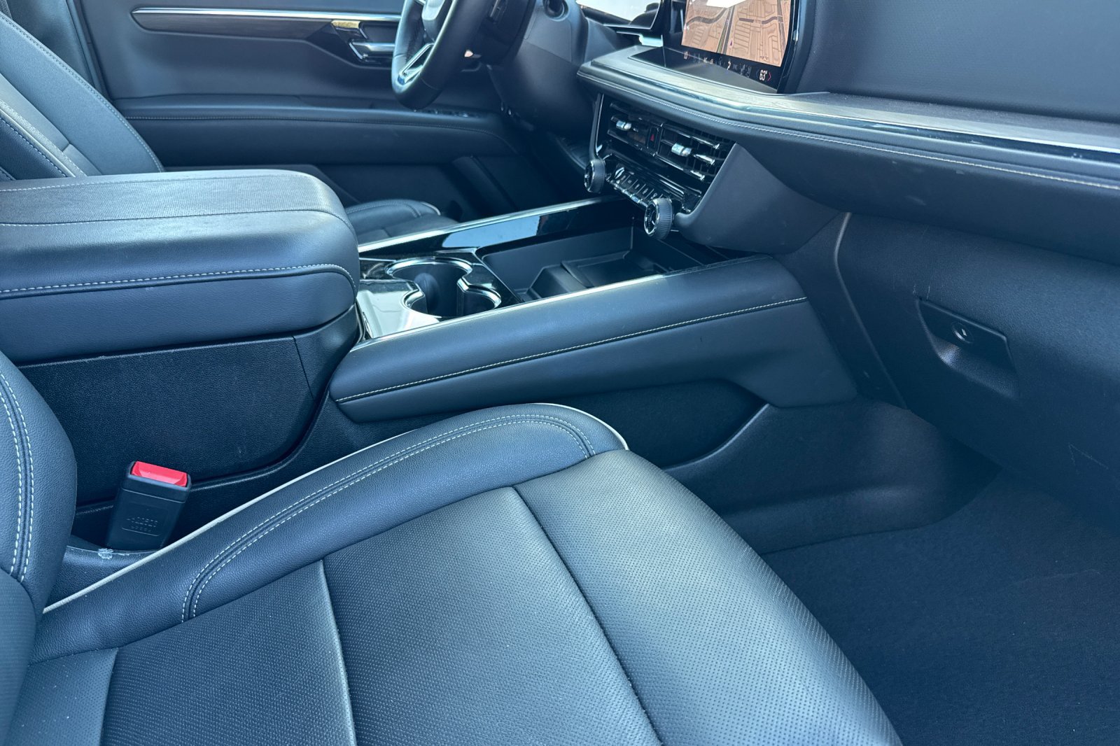 Used 2026 Chevrolet Suburban Premier AWD/4WD image 20