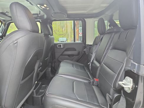 Used 2023 Jeep Wrangler Unlimited Sahara w/ Cold Weather Group AWD/4WD image 30