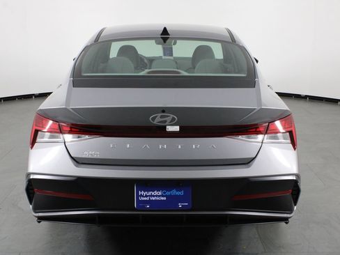 Certified 2025 Hyundai Elantra SEL image 10