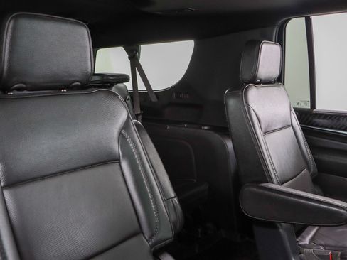 Used 2023 GMC Yukon XL Denali w/ Advanced Technology Package AWD/4WD image 34