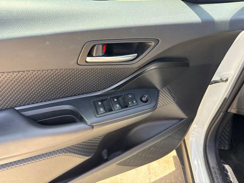 Used 2019 Toyota C-HR LE FWD image 11