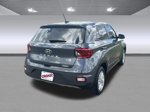 Used 2025 Hyundai Venue SE image 3