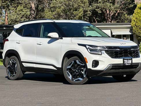 Used 2024 Kia Seltos SX w/ SX Sunroof Package AWD/4WD image 2