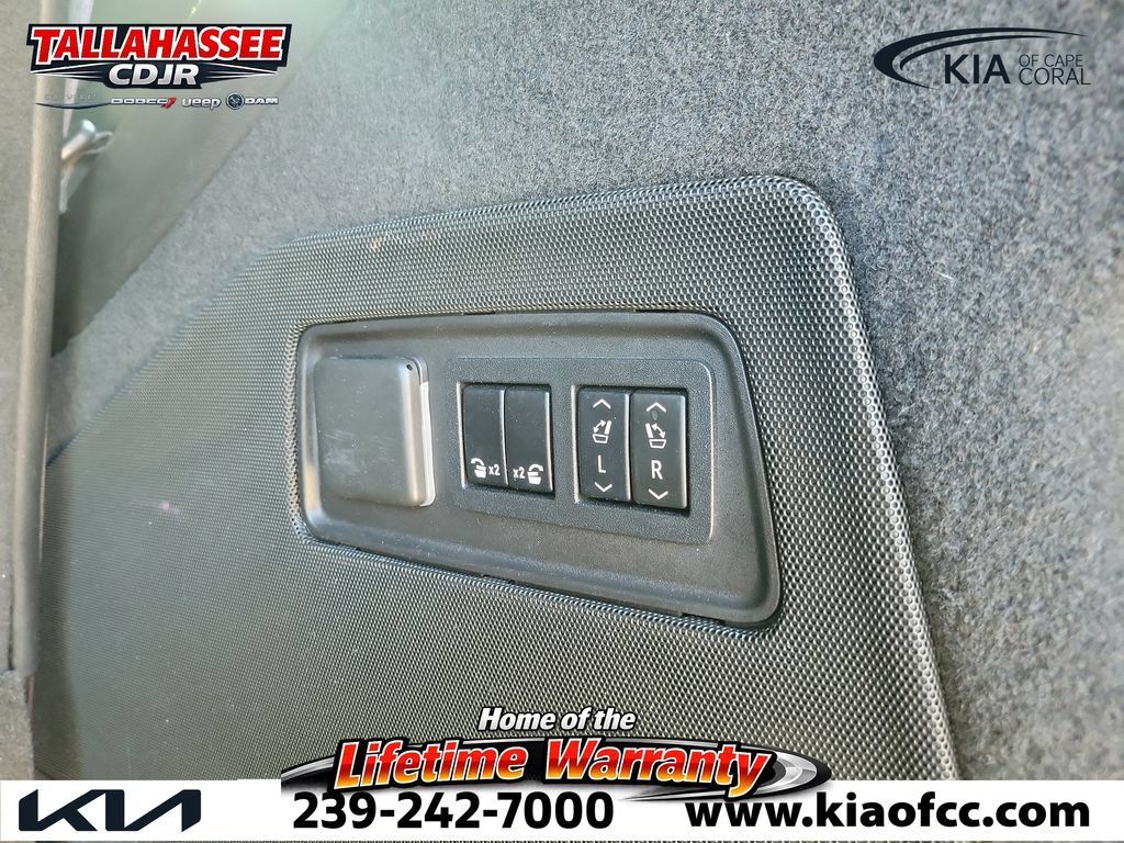 Used 2021 Cadillac Escalade Luxury RWD image 15