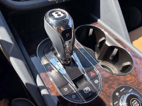 New 2025 Bentley Bentayga Extended Wheelbase image 60