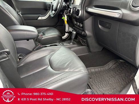 Used 2016 Jeep Wrangler Unlimited Sahara w/ Connectivity Group image 39
