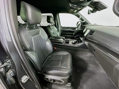 Certified 2022 Jeep Wagoneer Series I AWD/4WD image 40