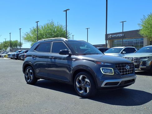 Certified 2023 Hyundai Venue Limited w/ Cargo Package FWD image 8