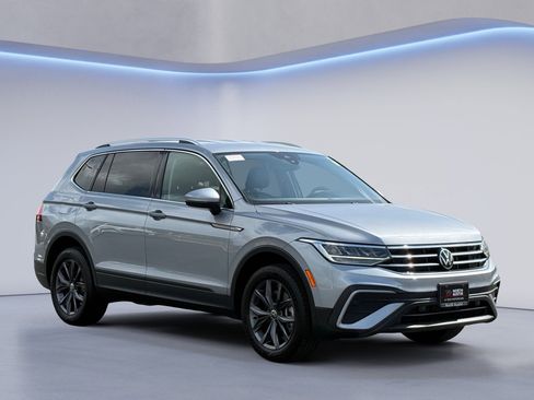 Used 2022 Volkswagen Tiguan SE FWD image 4